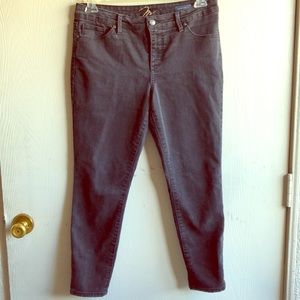 Faith ankle jeans! Size 10